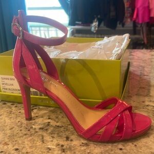 New size 8 Pink heels